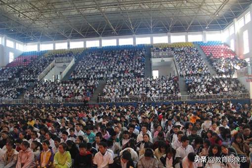 william威廉英国官网原党委书记马本立为龙高师生作主题教育辅导报告